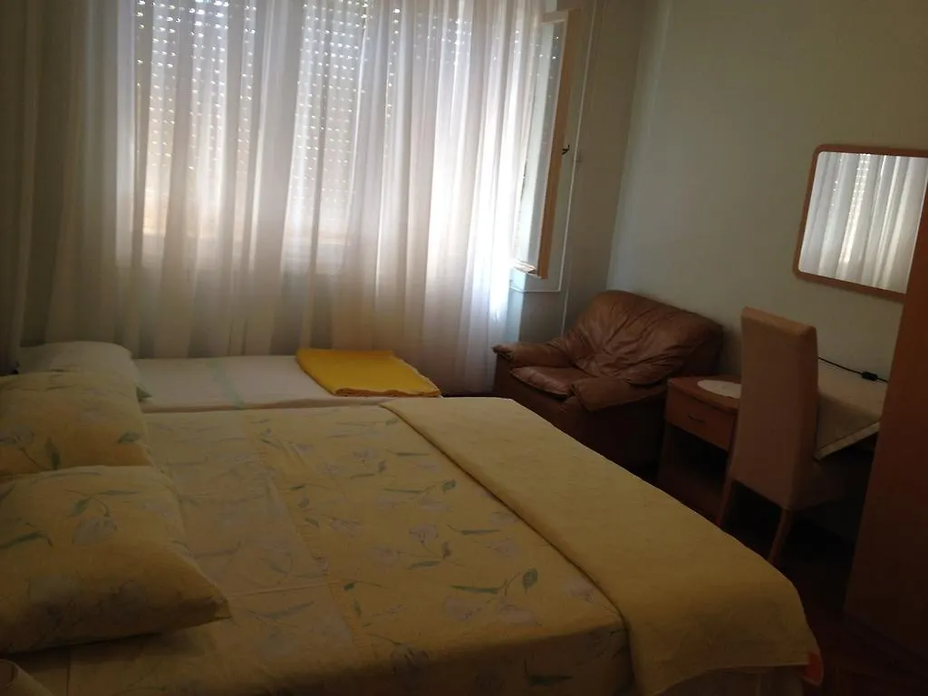 Apartaments Oma & Opa Banjol 0*,