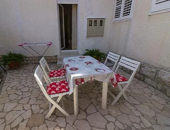 Apartaments Oma & Opa Banjol 아파트