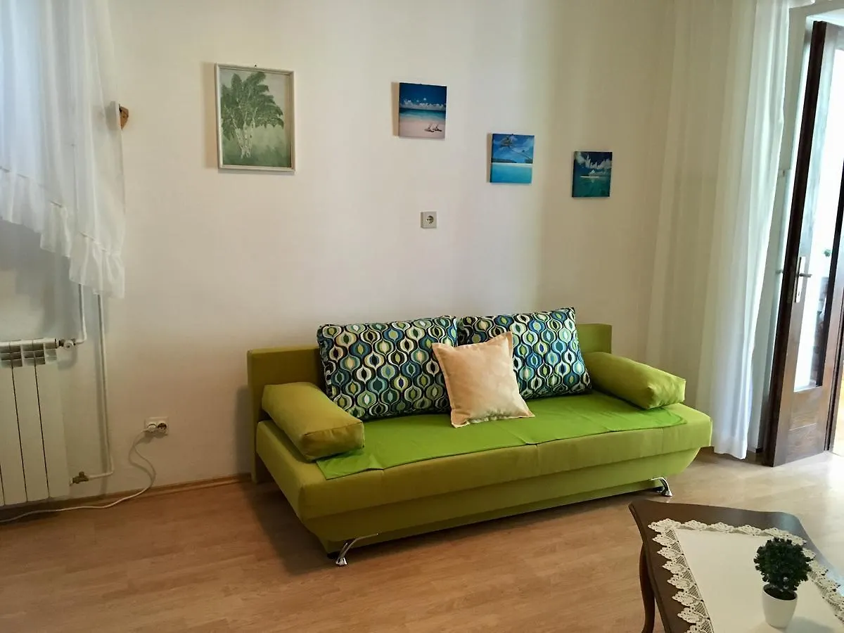 Apartaments Oma & Opa Banjol 0*,